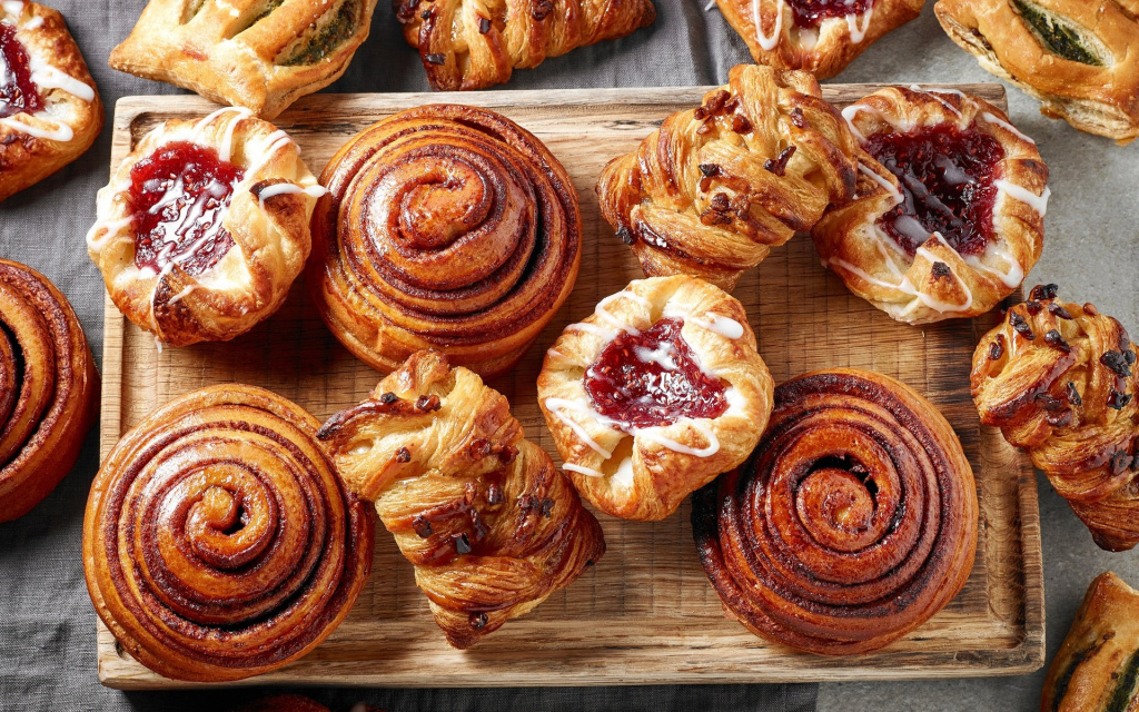 sladkoe-vypecka-vkusno-bulocki-bulocka-baking-sladenko.jpg