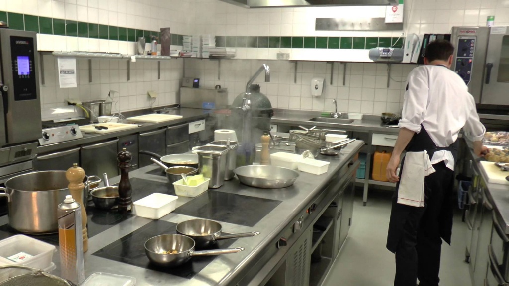 busy_kitchen_alone_chef.jpg